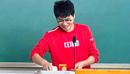 痛心！37岁大学副教授离世，“从小吃了特别多的苦”……