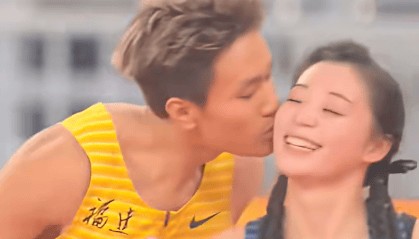 “夺冠能偷偷亲你一下不？”十五运会上，这对田径CP的赛场之吻甜上热搜！