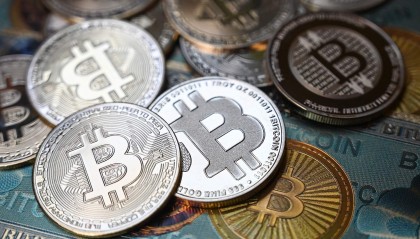比特币年内大涨69%！公募基金下场「炒币」