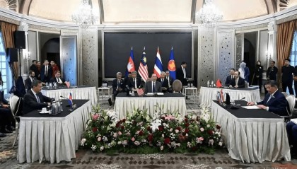 泰柬终于停火，秘密就藏在这张照片里