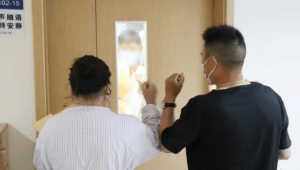 “姐，这水好甜！”弟弟一句话，让姐姐笑着哭了