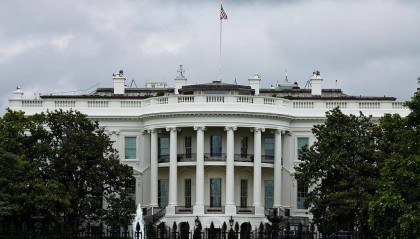 特朗普签署公告，进一步限制外国公民入境美国