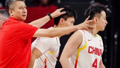 郭士强中场喊话：永远相信中国男篮是一支优秀的队伍