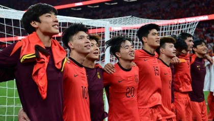 U22国足主帅：球员们像11个“兵马俑”在战斗