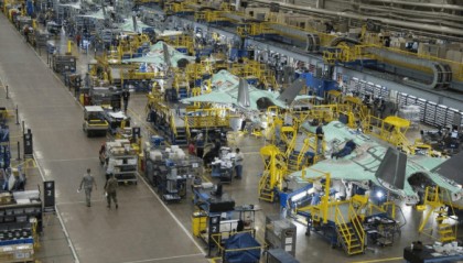 中方的“稀土王牌”没起效果？波音工厂内人声鼎沸，五角大楼开始坐不住了！特朗普在打什么算盘？