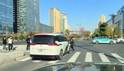 河南警车在杭州闯红灯，是否在执行紧急公务应当说清楚