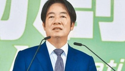 美航母刚走，解放军50架军机四面围台，岛内已经乱成一锅粥！