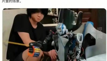 硬核父子自制机器人 外交部发言人点赞：像科幻大片