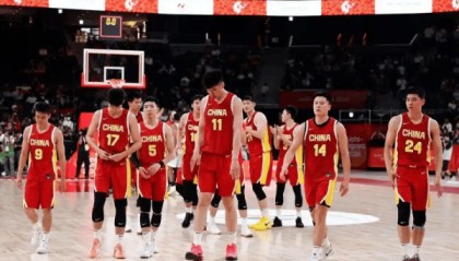 郭士强失去控制力？长期集训透支球员？中国男篮该推倒重来了！