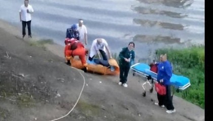 四川一特斯拉坠河驾驶人身亡，知情人士发声