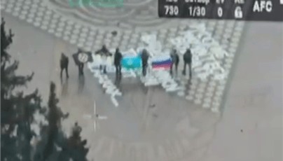 画面显示俄军在库尔斯克苏贾市中心升起俄罗斯国旗