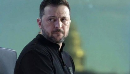 俄乌不打了？乌克兰国内爆发起义，泽连斯基表示愿意结束冲突，却要美国严厉制裁中国？