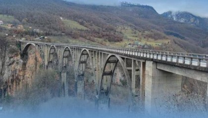 南斯拉夫经典电影《桥》中的这座“英雄之桥”，正由山东企业进行维修