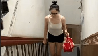 22岁女生爬楼送外卖6天瘦10斤，精致打扮被指炒作，当事人回应