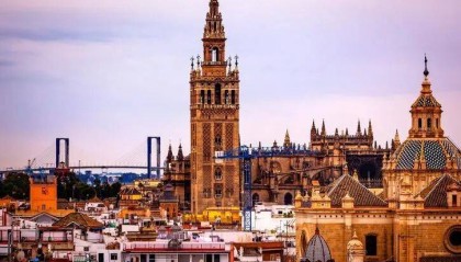 王毅抵达欧洲，华春莹陪同出席，意大利公开选边站，欧盟傻眼了！