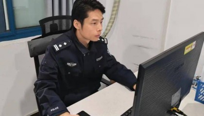 电饭煲内藏金条、书本里塞进4万元人民币!警方紧急截停一辆电动车