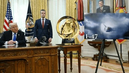 特朗普刚官宣六代机，央视军事披露神秘视频，新装备要来了？