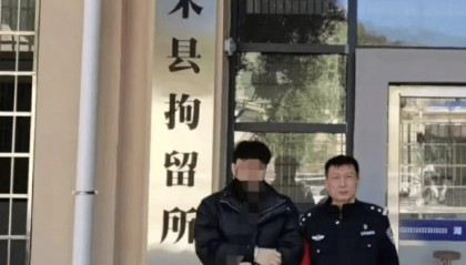 女子在卫生间发现摄像头，合租男室友承认安装、偷看，目前已被行拘