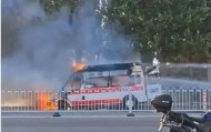 内蒙古包头一救护车路边起火；交警：人员伤亡、事故原因不便透露，事故已处置完毕；120：非网内救护车