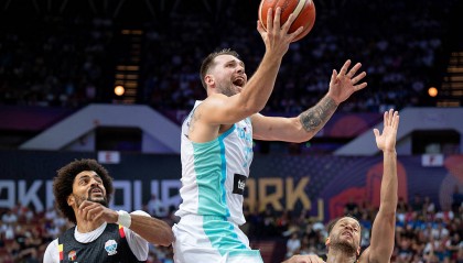 欧洲杯综述：东契奇三双终获首胜 字母哥复出高效28+8