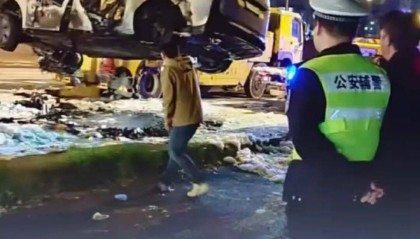 上海一辆理想Mega行驶时无碰撞起火,10秒内车底连续爆炸,被烧成空架,多方回应