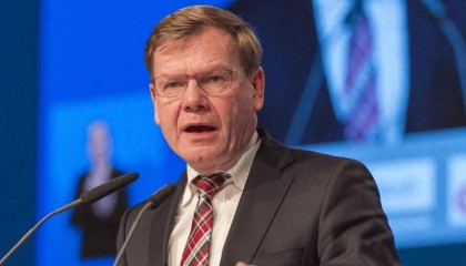 默克尔预言成真!外长取消访华,德国国内声音变了,中方这次不客气了,默茨火速对华做出保证