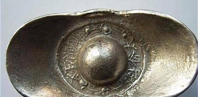 古代吃饭花个几两银子是真的吗？古代一两银子等于现代多少钱？