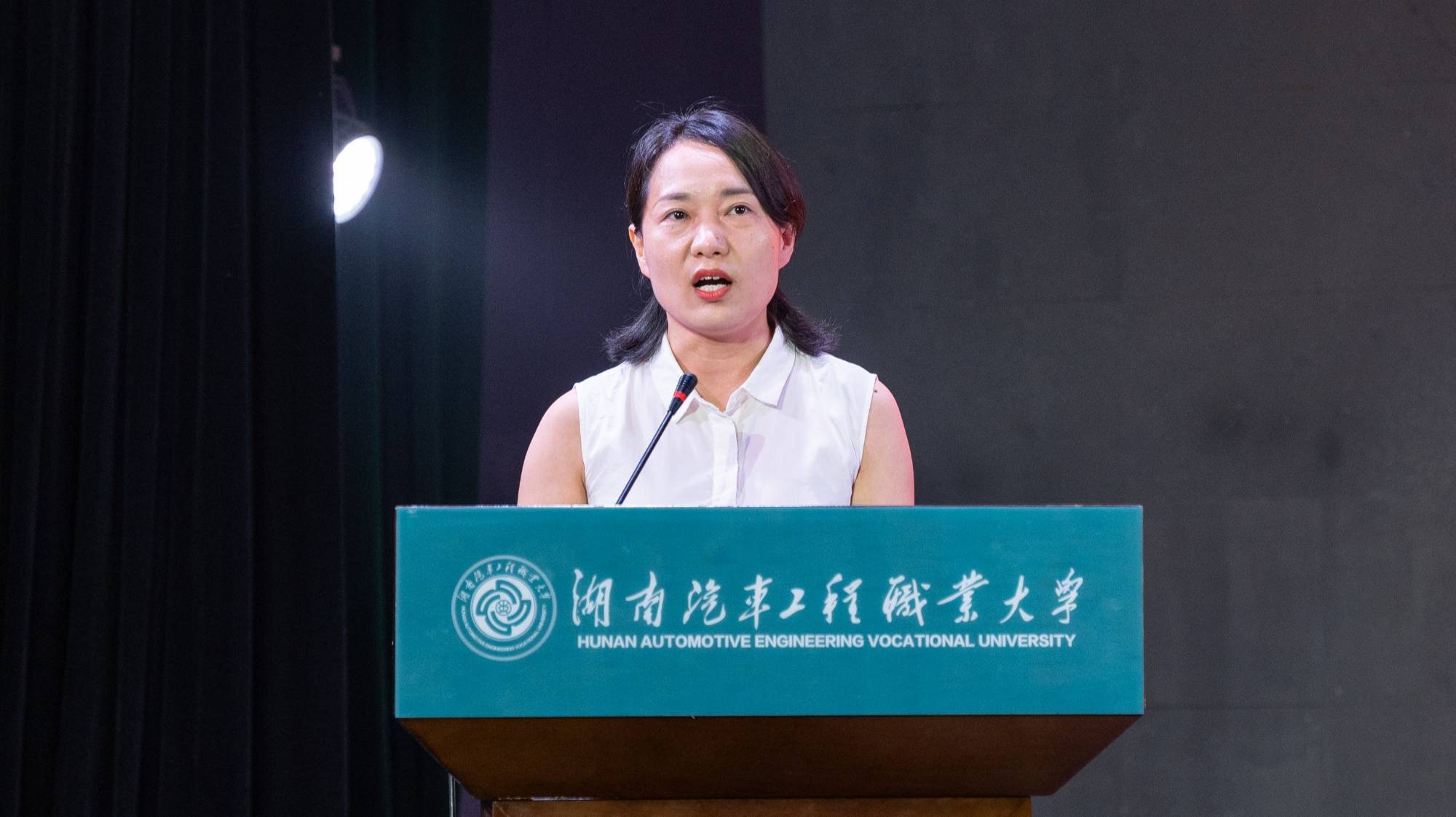 湖南汽车工程职业大学6137名毕业生奔赴星辰大海