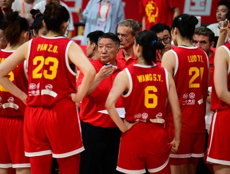 宫鲁鸣:通过集训筛选女篮人才 推动新老交替