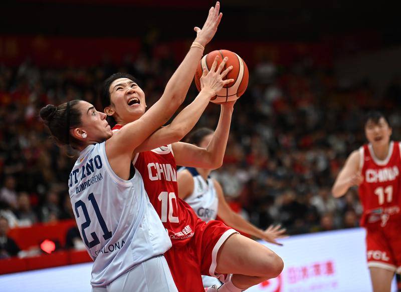 宫鲁鸣:通过集训筛选女篮人才 推动新老交替