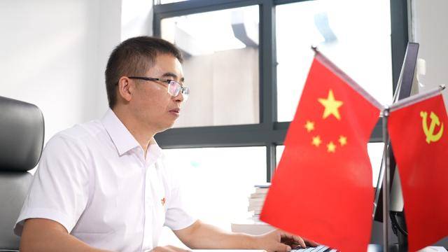 【以教育家精神铸魂强师 谱写教育强国建设华章】王燚:心系教育 情系育人