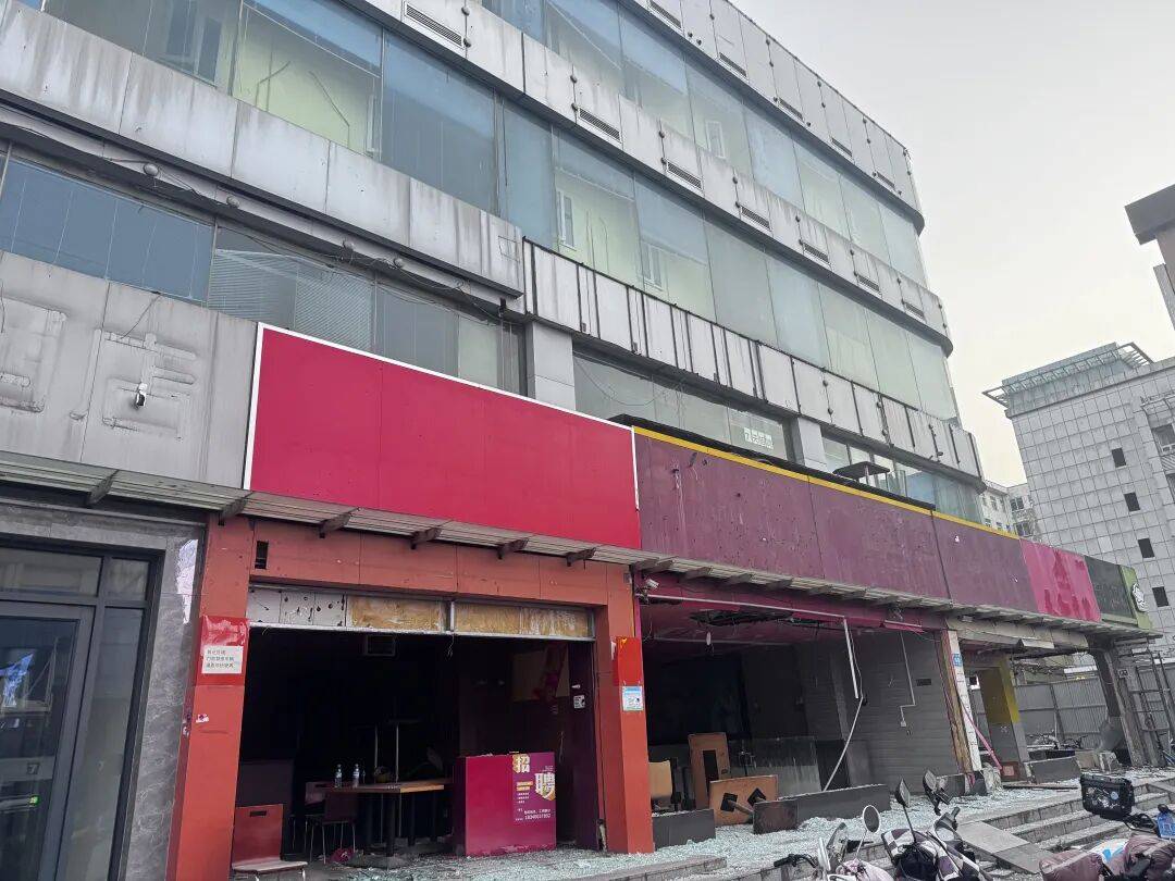 最新！济南天龙大厦，开始拆了