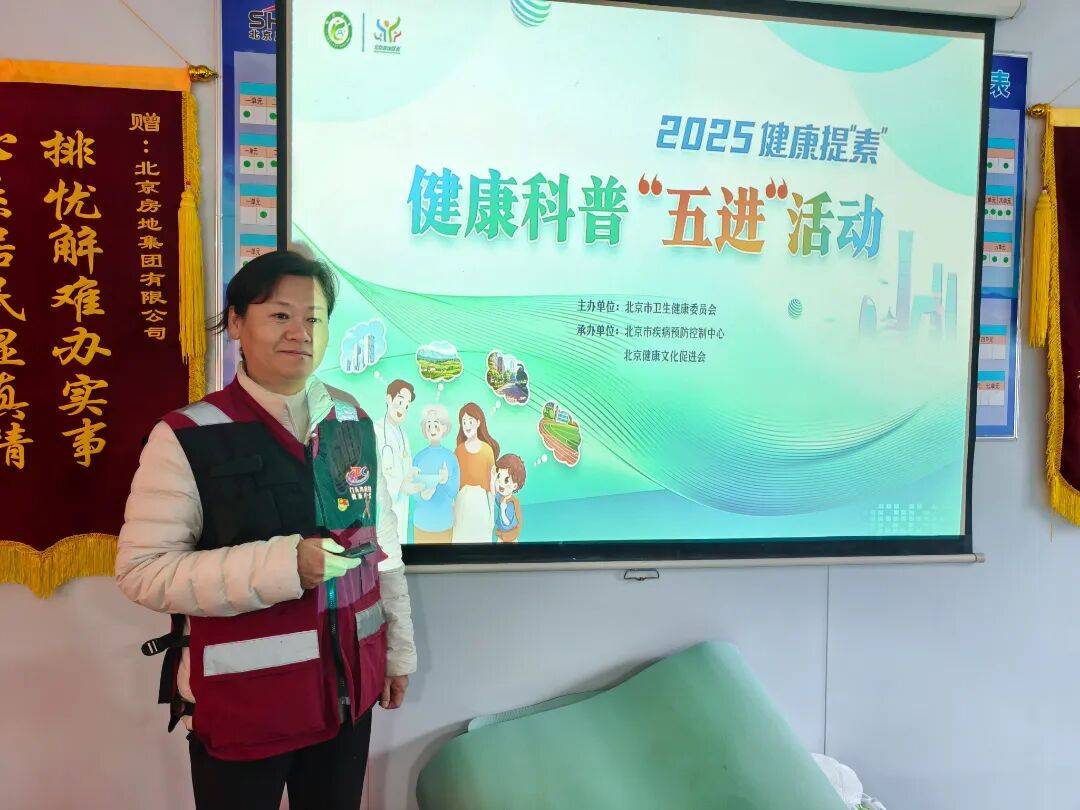 区疾控中心继续深入开展建筑工人防治性病艾滋病宣传活动