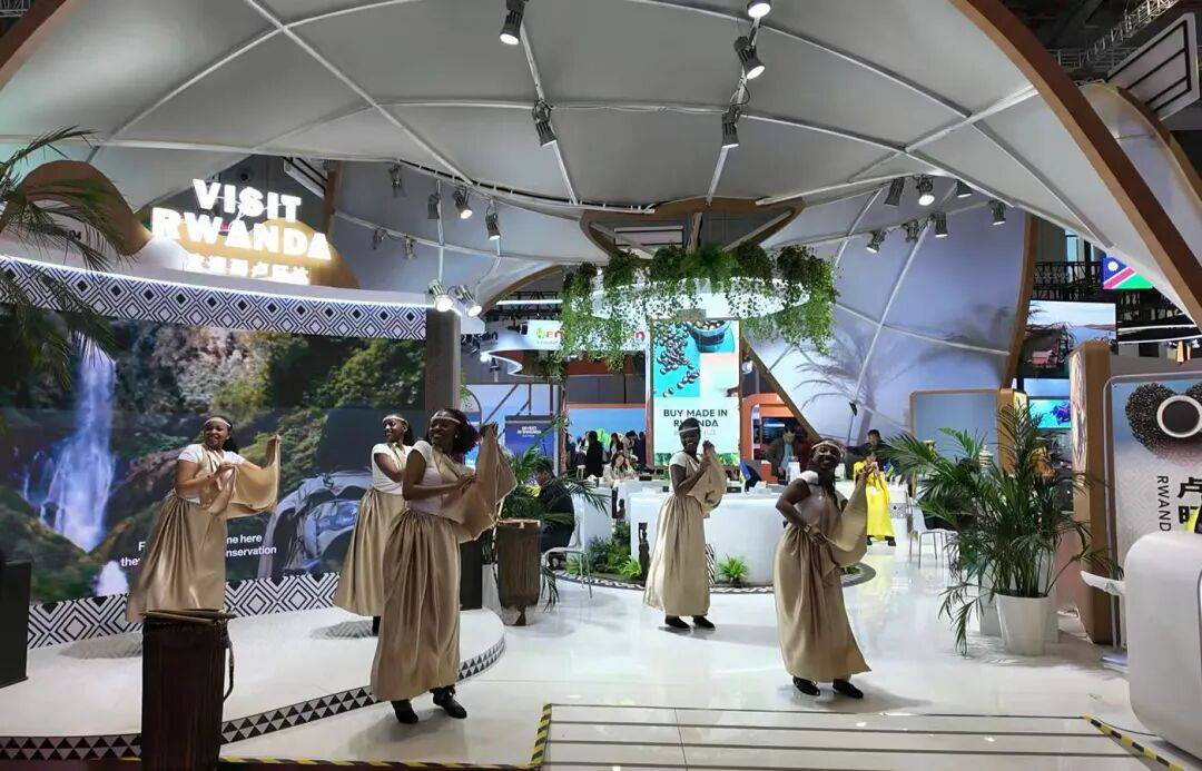 进博观察④：“大”与“小”间，看进博会“普惠包容”｜大江东