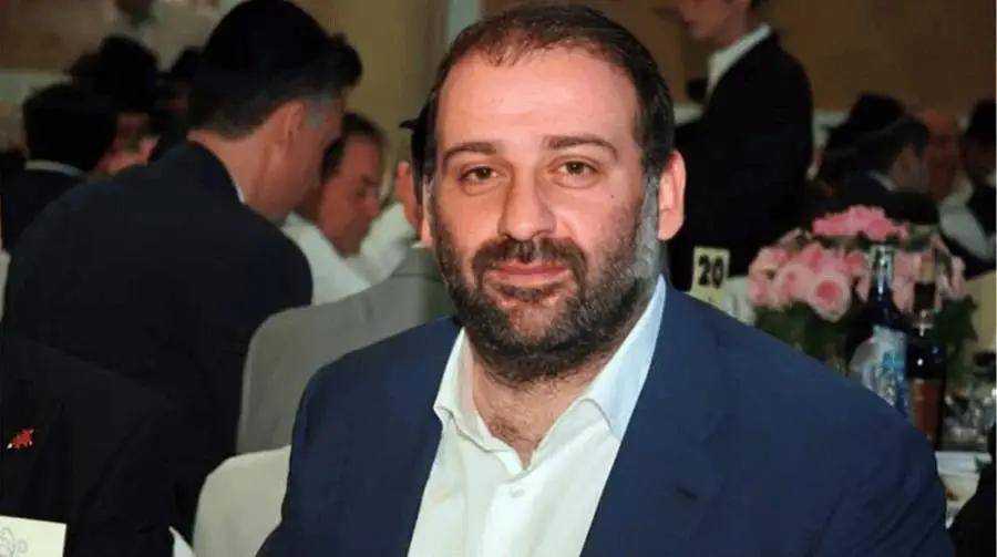 泽连斯基盟友连夜潜逃！反腐突袭扑空，现场堆满了美元现金，FBI介入调查！