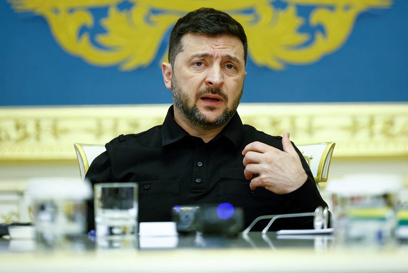 17万俄军压境红军城,乌军白天在地下阵地保存实力,夜晚与俄军巷战,泽连斯基遭重创