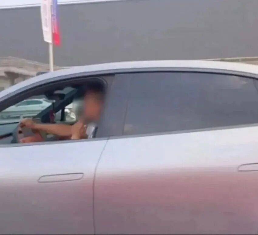 开车看手机、吸烟……您的“随手拍”举报，已查处！