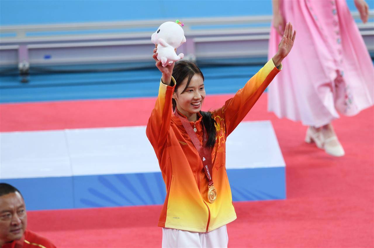 清华学霸,一跃登顶!湖北选手邵雨琪摘得全运会女子跳高金牌