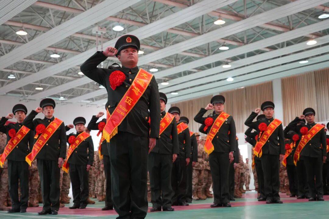 向军旗告别！中部战区部队隆重举行冬季士兵退役仪式