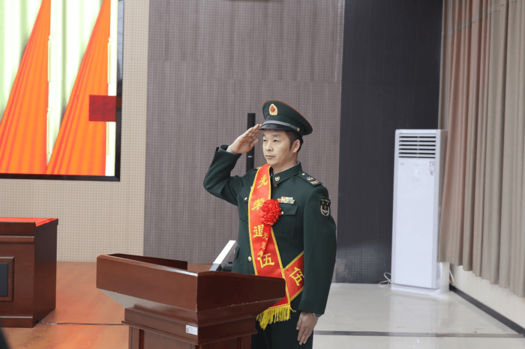 向军旗告别！中部战区部队隆重举行冬季士兵退役仪式