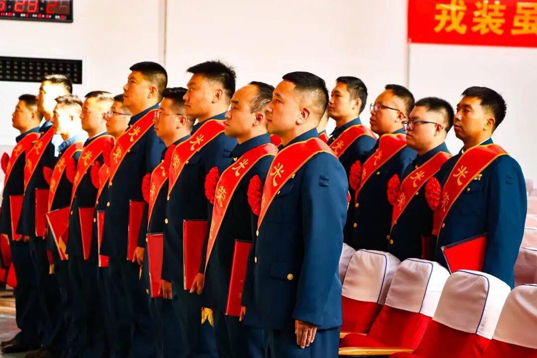 向军旗告别！中部战区部队隆重举行冬季士兵退役仪式