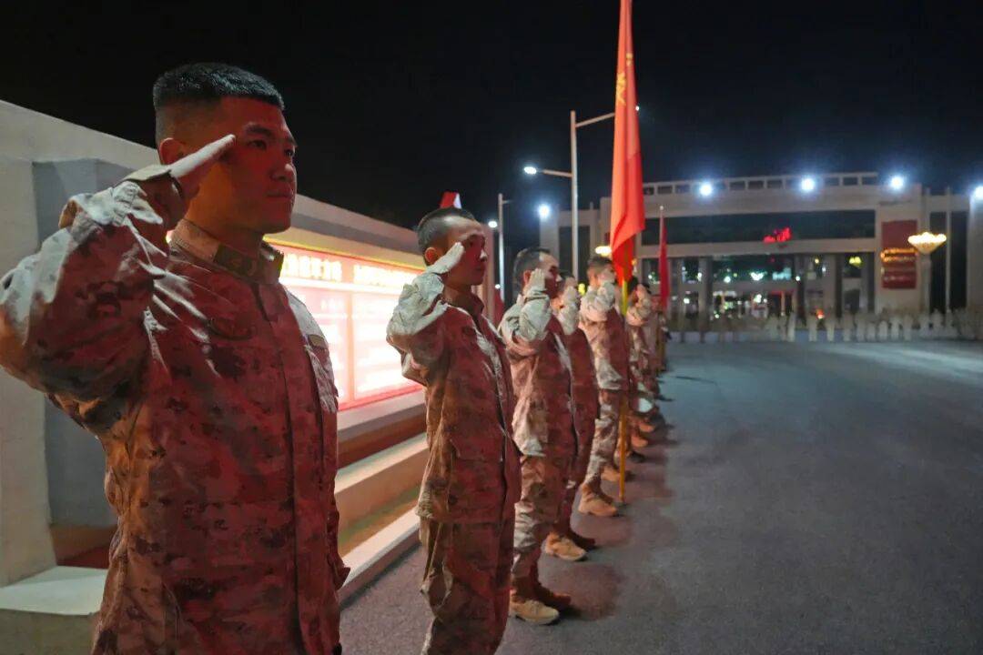 向军旗告别！中部战区部队隆重举行冬季士兵退役仪式