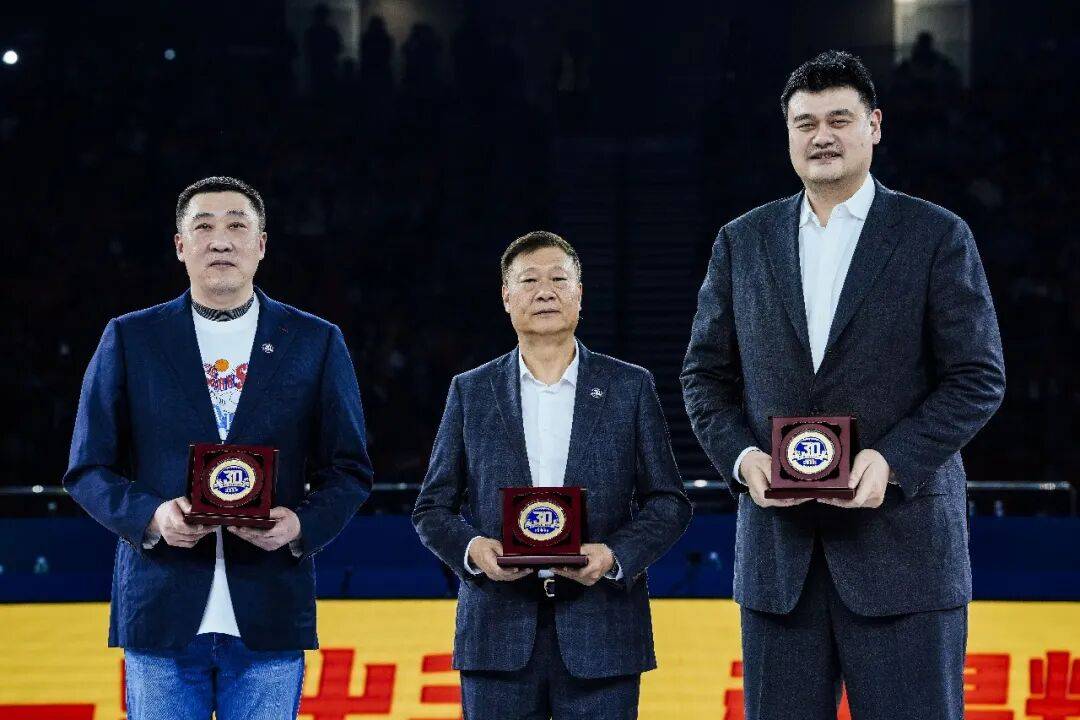 上海男篮的大日子，姚明、李秋平、章文琪……都来了！