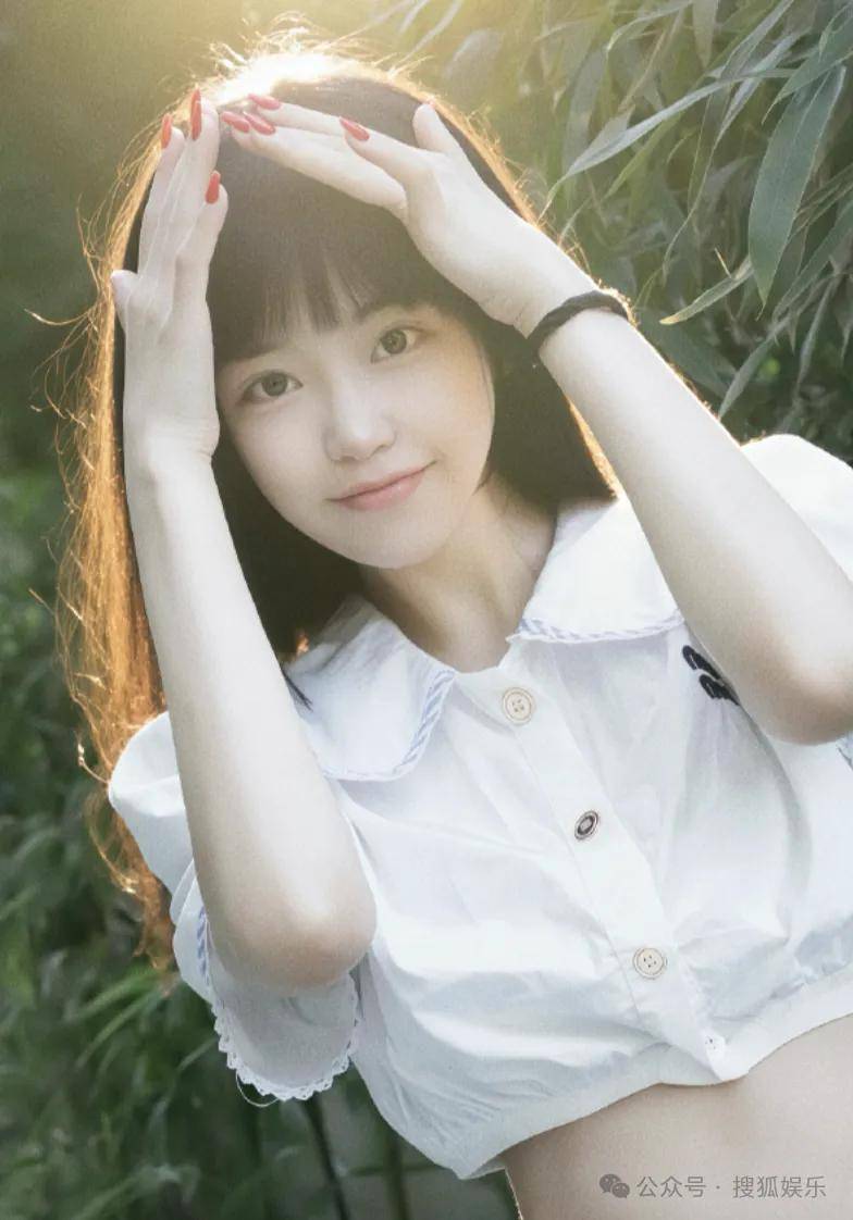 刚开年又曝一对相差15岁的恋情？他这一周两段绯闻真是连环暴击啊！