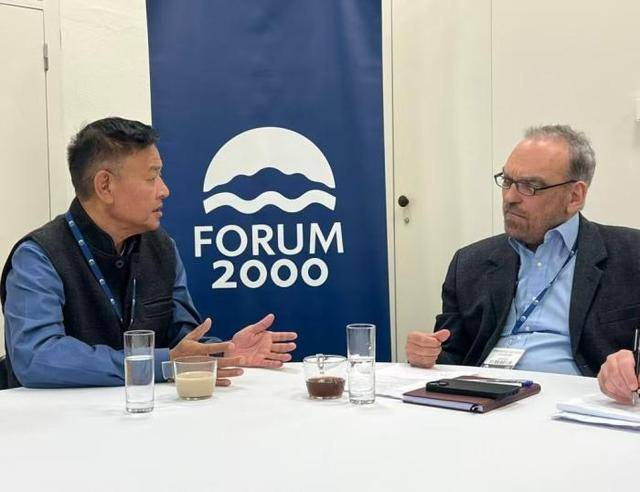 在涉藏问题上挑衅中国，谁给捷克政客们的勇气？