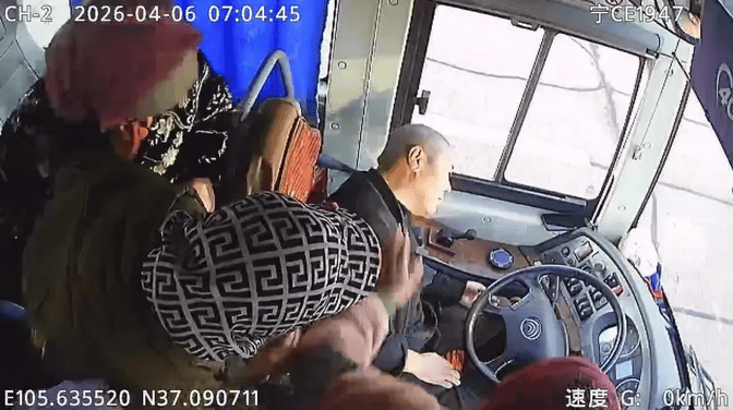 泪目！生命最后5秒，他用尽全力护住45名乘客平安