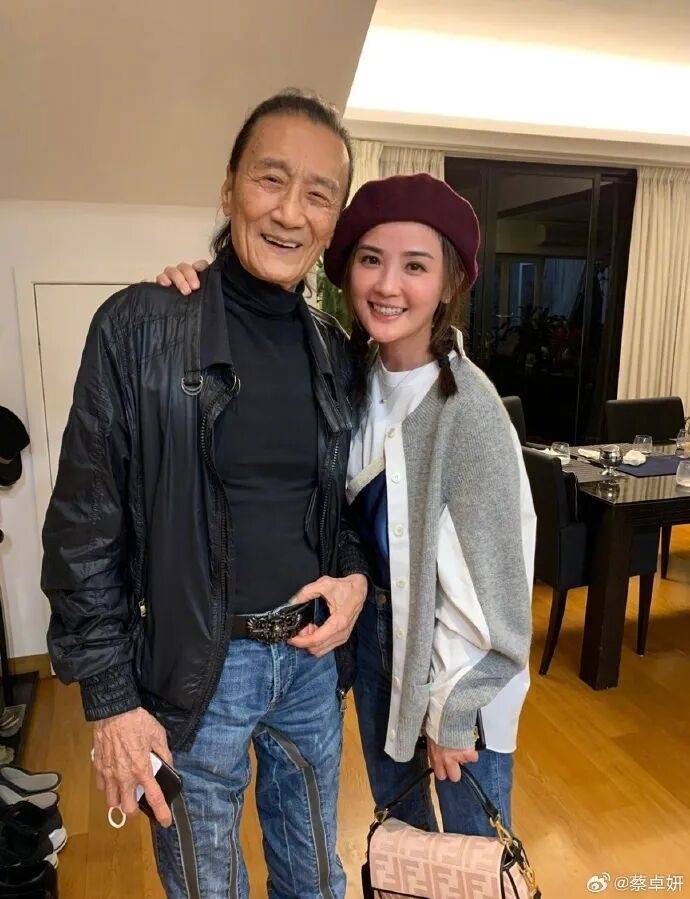 周星驰悼念谢贤：影帝谢贤，一路好走；王晶：香港有史以来最潇洒的男明星