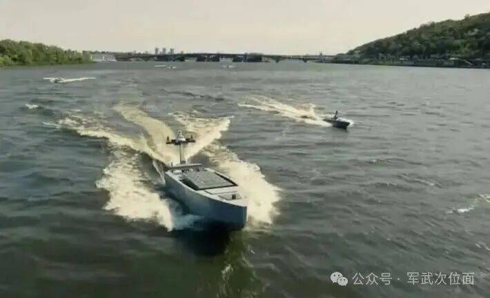 乌克兰悄悄举行人类首个全无人阅兵式！摆出99款无人装备，大幅超越俄罗斯？